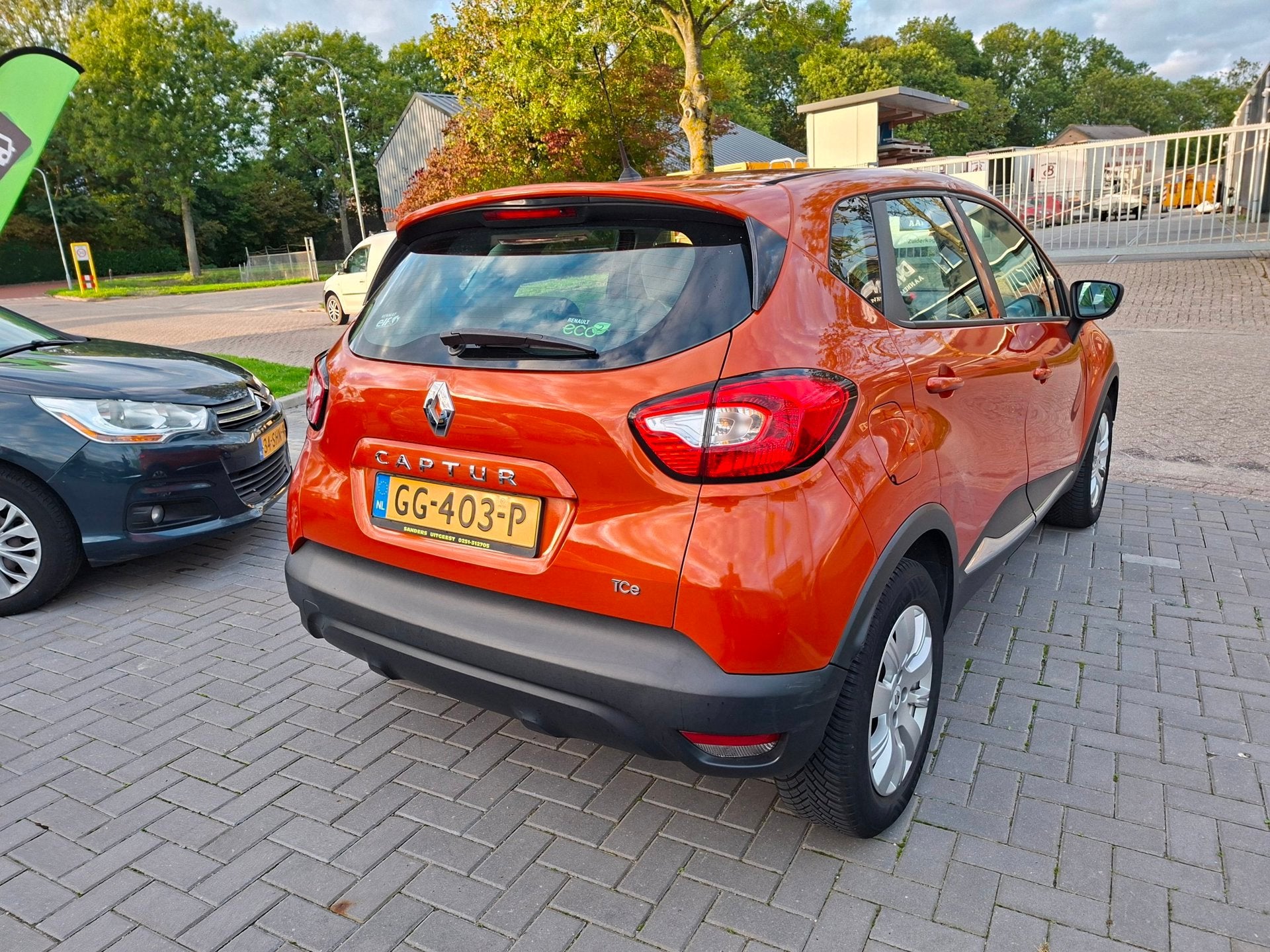 Renault Captur 0.9 TCe Expression / Goede auto / Nieuwe APK, Auto's, Voorwielaandrijving, Gebruikt, Bruin, 49 €/maand