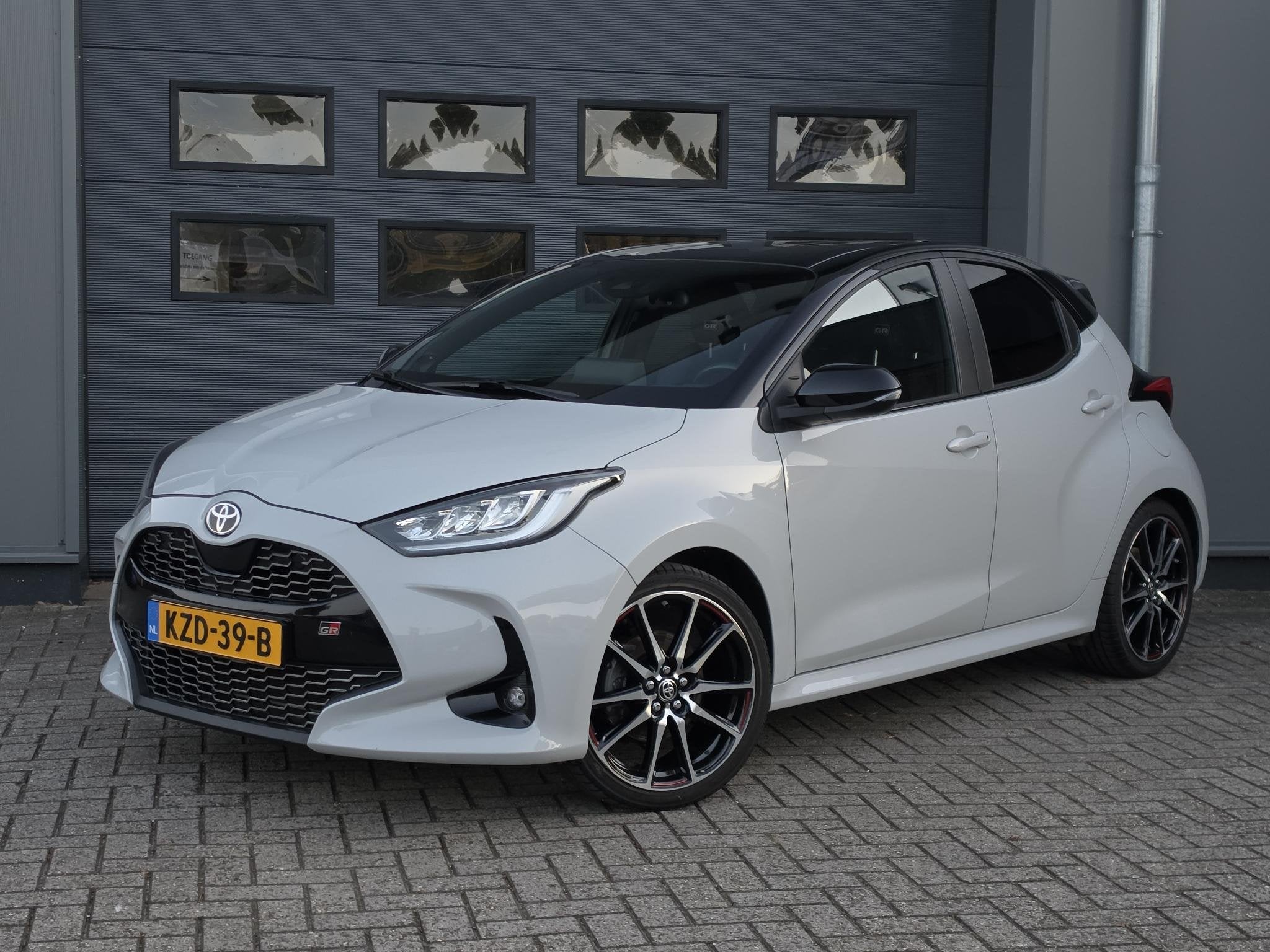 Toyota Yaris 1.5 Hybrid GR Sport JBL, Auto's, Dealer onderhouden, 450 kg, Gebruikt, Euro 6