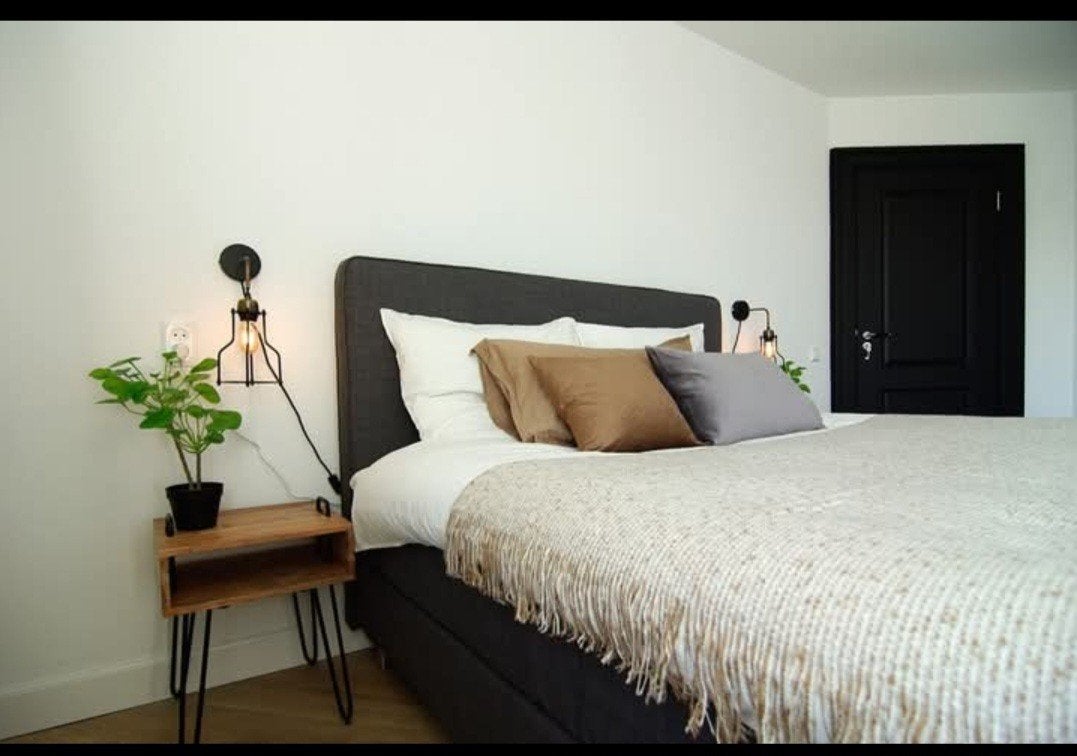 Room Available in a Shared Apartment – Amsterdam

Rent: €1,1, Ophalen of Verzenden, Zo goed als nieuw, Tweepersoons