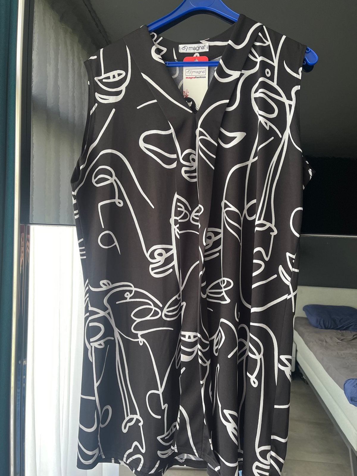 Magna Fashion Zwart-Wit Mouwloze Tuniek met Gezichtsprint, Zwart, Maat 46/48 (XL) of groter, Nieuw, Ophalen of Verzenden