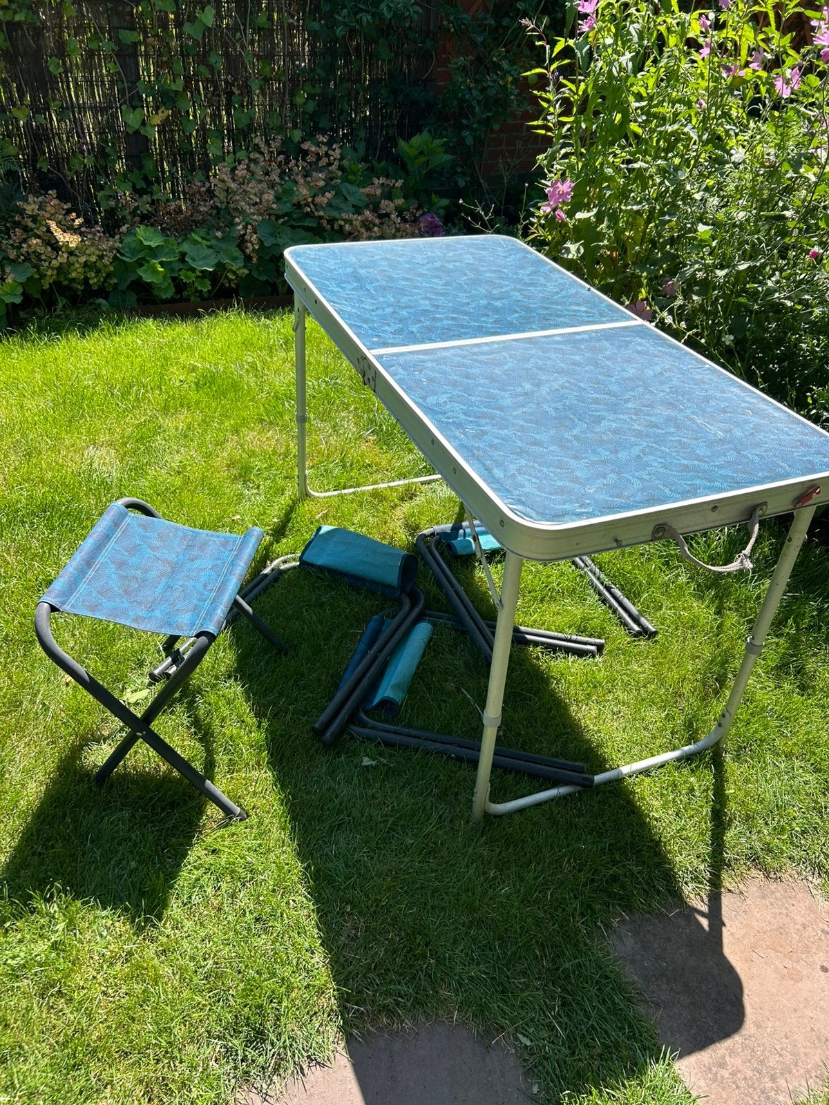 Campingtafel incl 4 krukjes, Ophalen, Zo goed als nieuw, Campingtafel