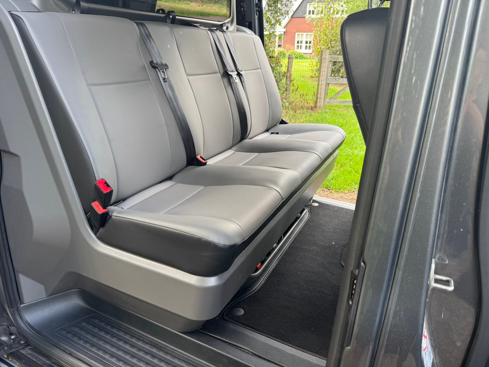 Foto 17 van Volkswagen T6.1 Bulli 204PK 4Motion | Zeer compleet | DC