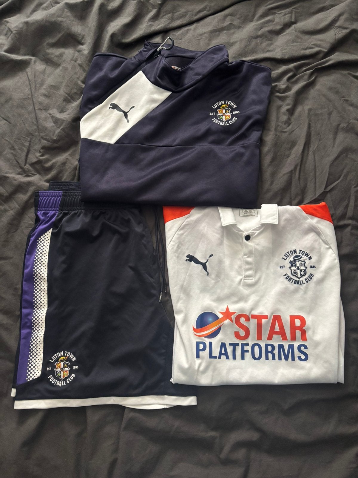 Complete Luton Town set!, Ophalen of Verzenden, Zo goed als nieuw, Shirt