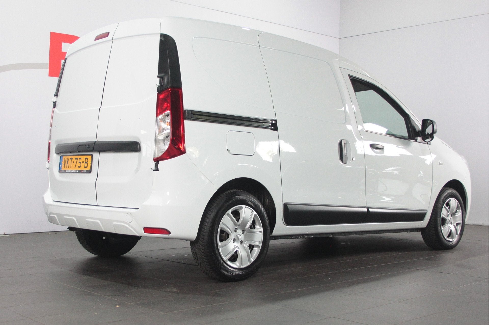 Dacia Dokker 1.5 Blue dCi 90 Solid - Bluetooth / Navi / Crui, Auto's, Bestelauto's, Gebruikt, Euro 6, 4 cilinders, Wit