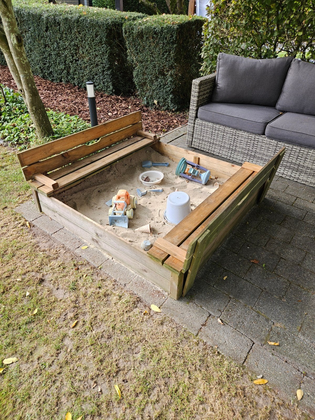 Houten zandbak met deksel/bankjes, Ophalen, Gebruikt