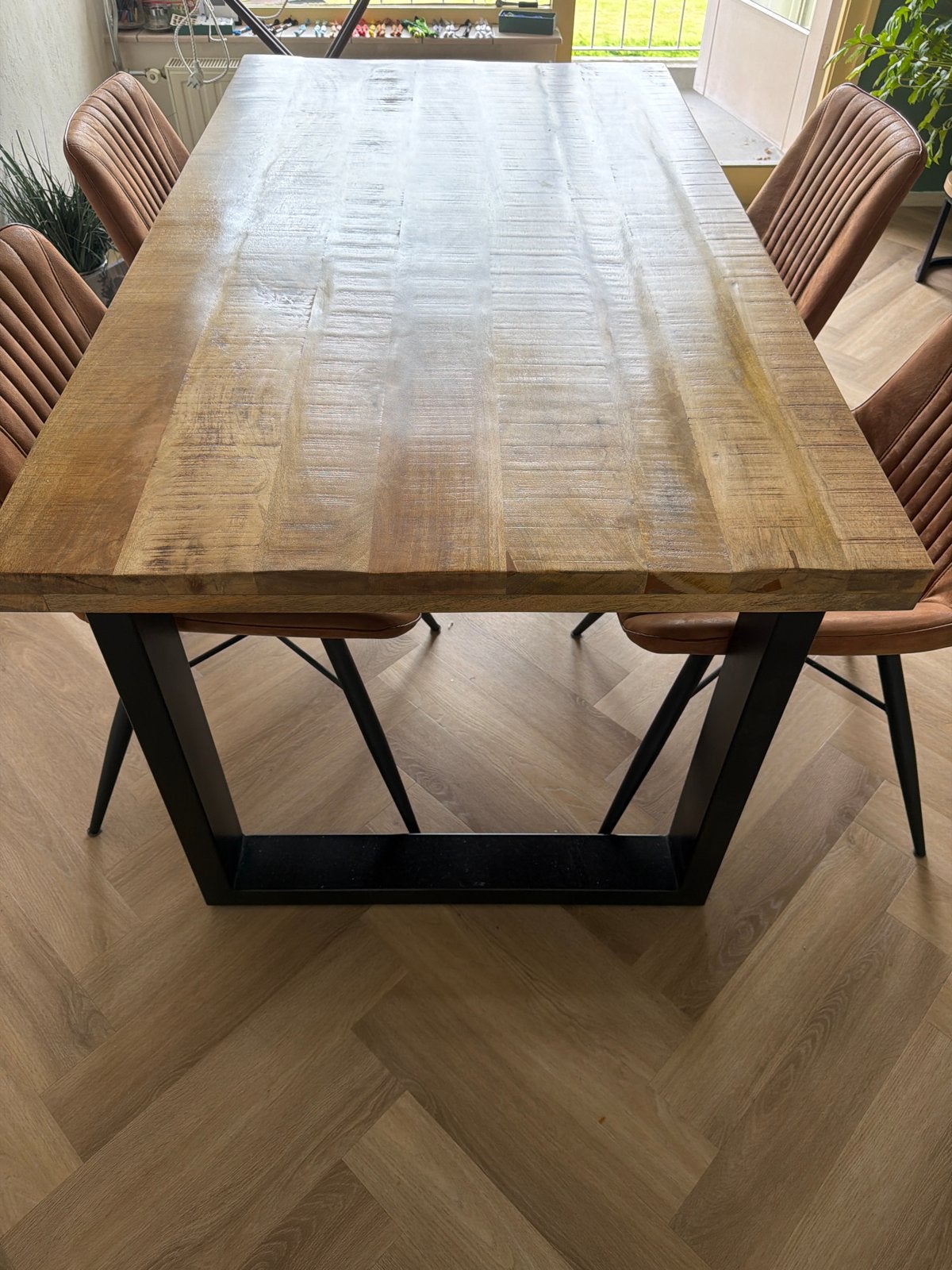 Robuuste eettafel met metalen onderstel, Huis en Inrichting, Tafels | Eettafels, Ophalen, Gebruikt, 50 tot 100 cm, 150 tot 200 cm