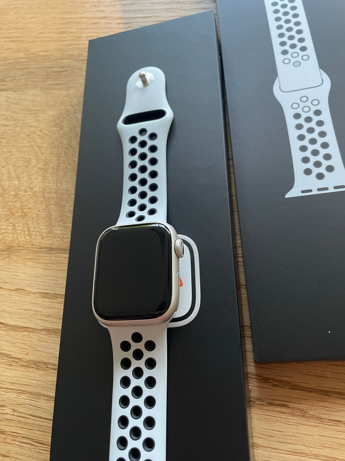 Foto 6 van Apple Watch Nike Series 7 41mm witgoud
