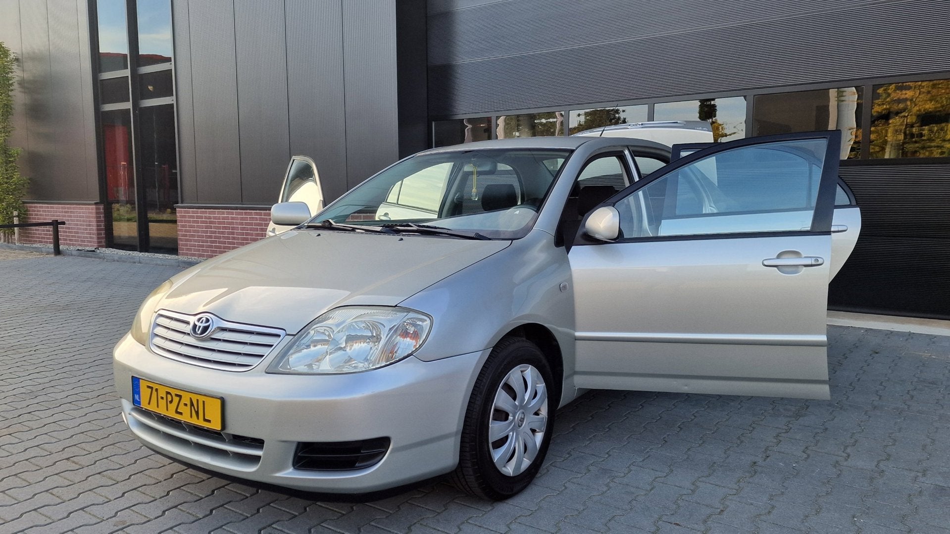 Foto 20 van Toyota Corolla 1.6 VVT-i Linea Terra AIRCO IJSKOUD 2 X SLEUT