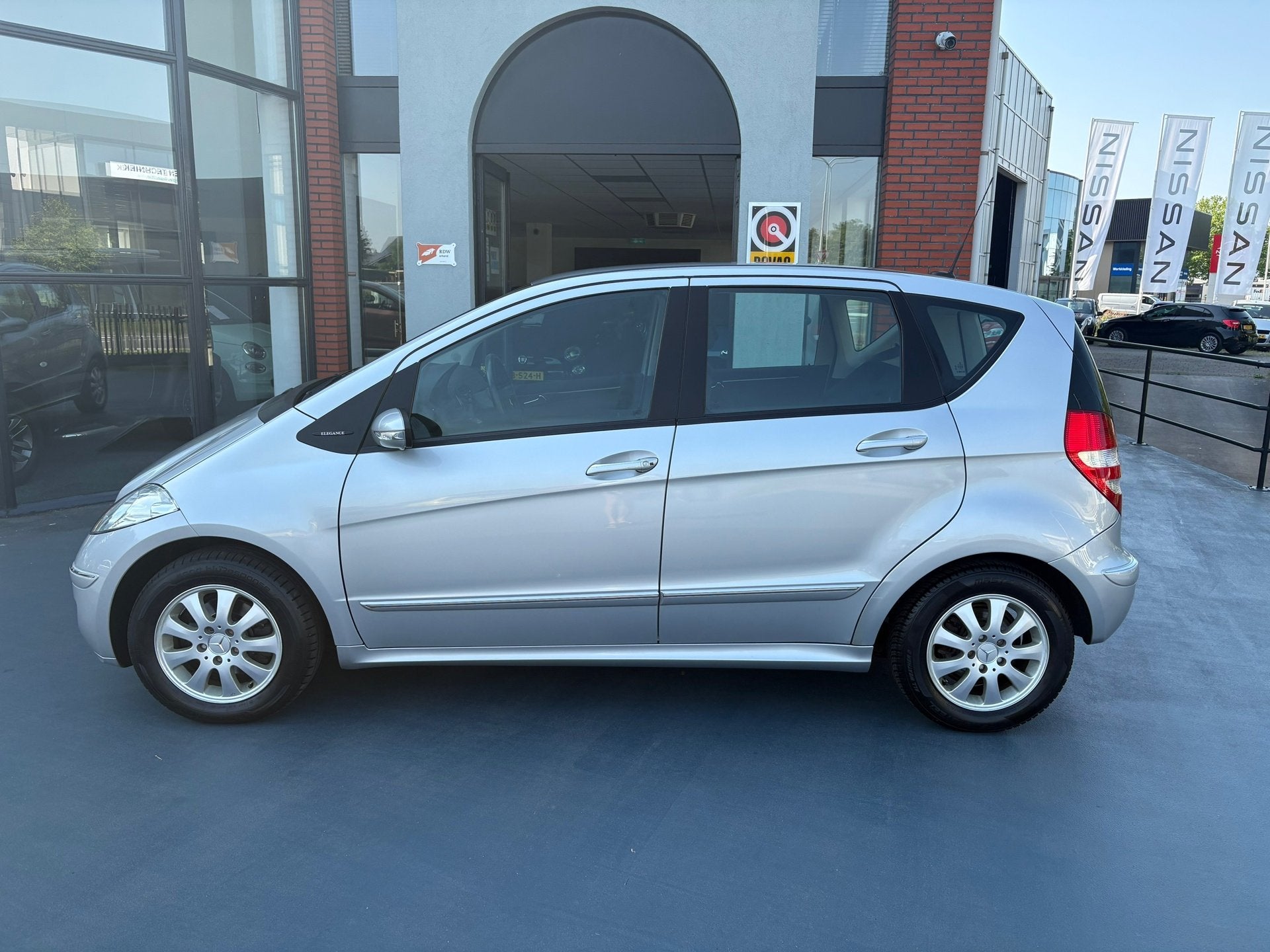 Mercedes-Benz A-klasse 150 Elegance NIEUWSTAAT AIRCO LMV, Auto's, Voorwielaandrijving, 400 kg, 49 €/maand, Origineel Nederlands