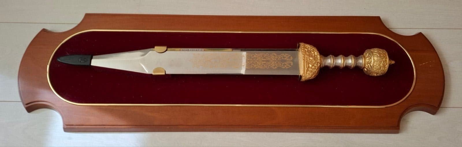 Decoratief wandzwaard met wandhouder, Ophalen, Nieuw