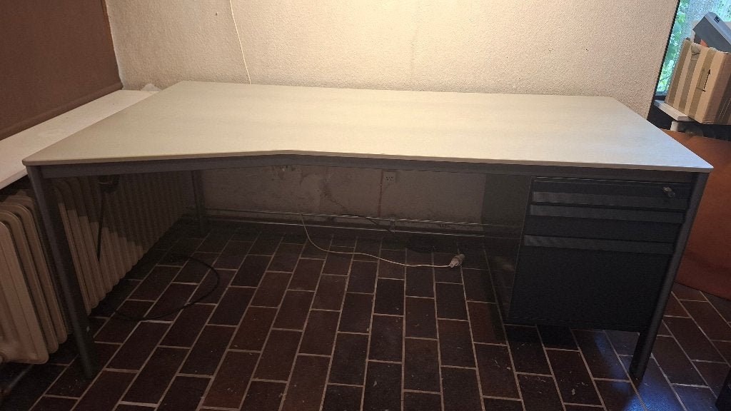 Bureau 180 x 80-100 x 75 hoog Ahrend - Synta-serie, Ophalen, 90 cm, Demontabel, Zo goed als nieuw