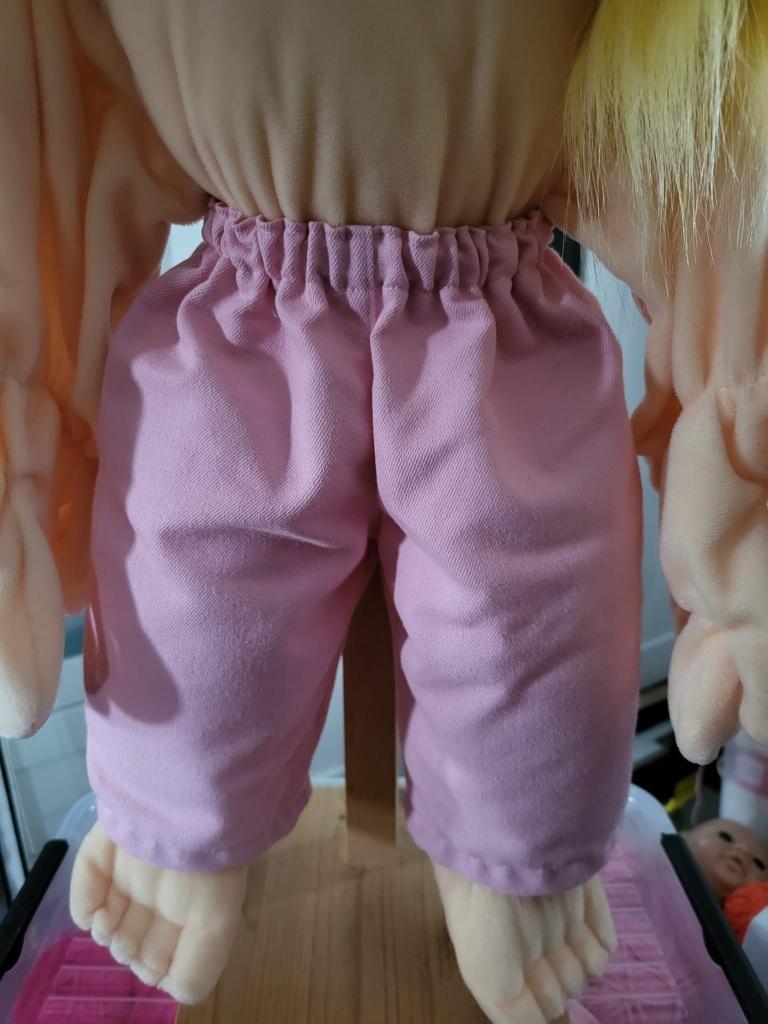 roze broek v living puppets handpop 65cm, Kinderen en Baby's, Speelgoed | Poppen, Ophalen of Verzenden, Nieuw, Overige typen