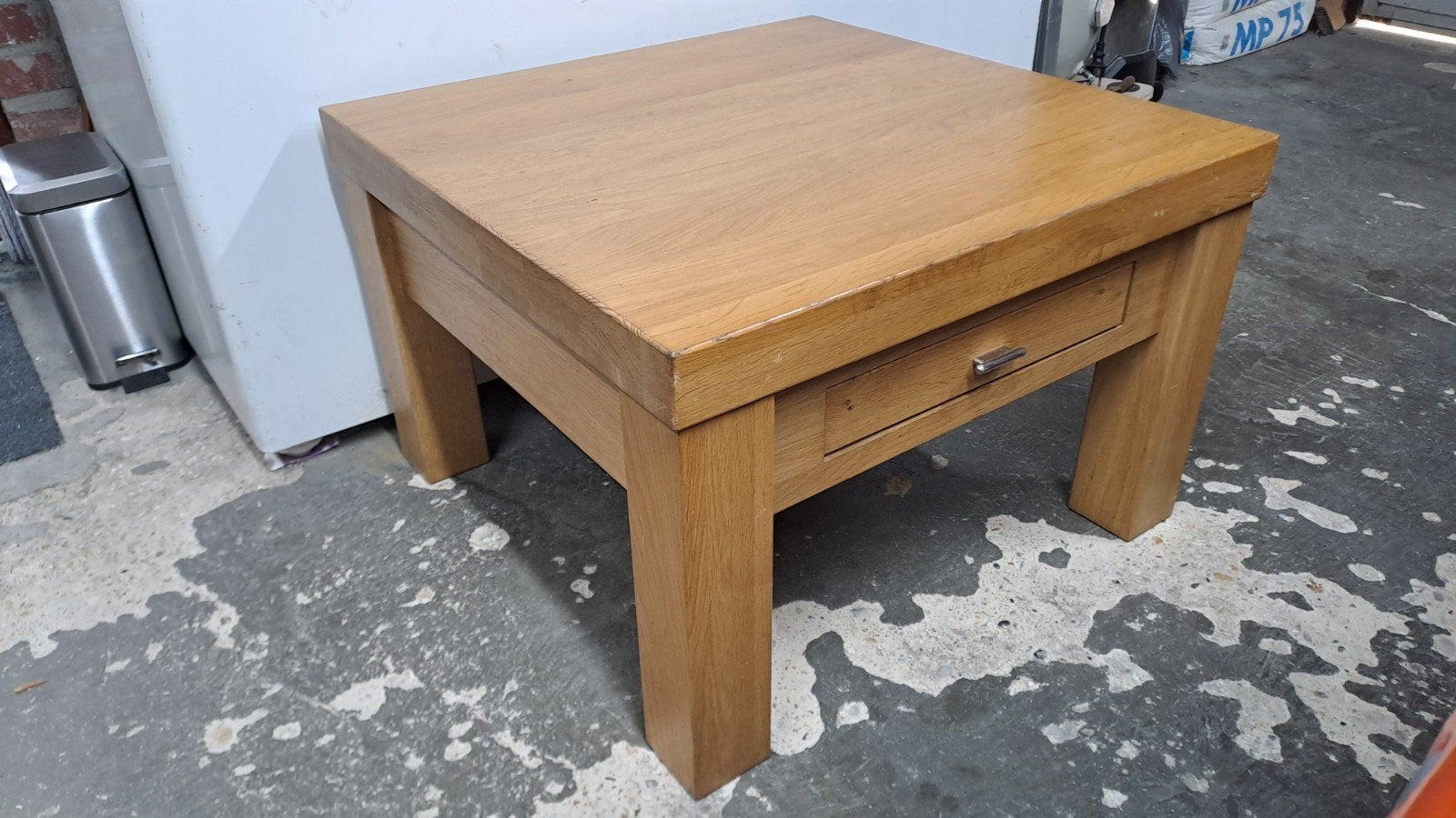 Eiken salontafel met lade - 70x70x46 cm, Huis en Inrichting, Ophalen, 50 tot 100 cm, 50 tot 100 cm, Onbekend