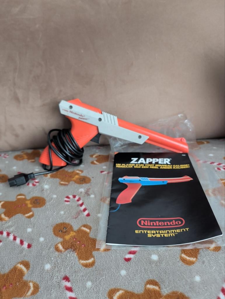 Nintendo NES Zapper Lichtpistool met Handleiding, Spelcomputers en Games, Games | Nintendo NES, 1 speler, Ophalen, Gebruikt, Vanaf 3 jaar