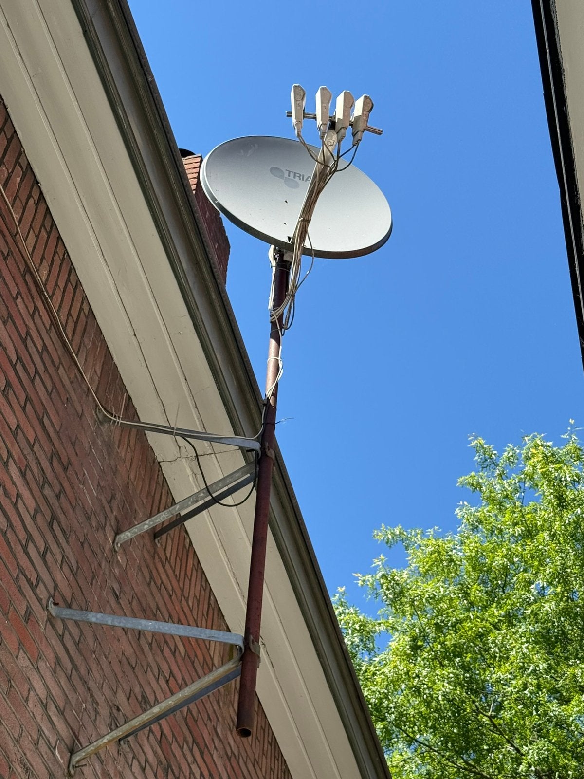 Triax 88 cm satellietschotel incl. 3 LNB’s & DiSEqC-switch, Telecommunicatie, Antennes en Masten, Ophalen, Zo goed als nieuw, Mast