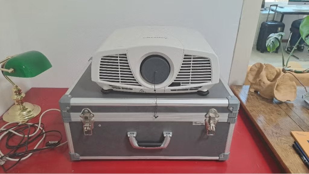 Mitsubishi WD3300U Beamer + Short throw lens + Mount, Ophalen of Verzenden, Zo goed als nieuw, DLP, Mitsubishi