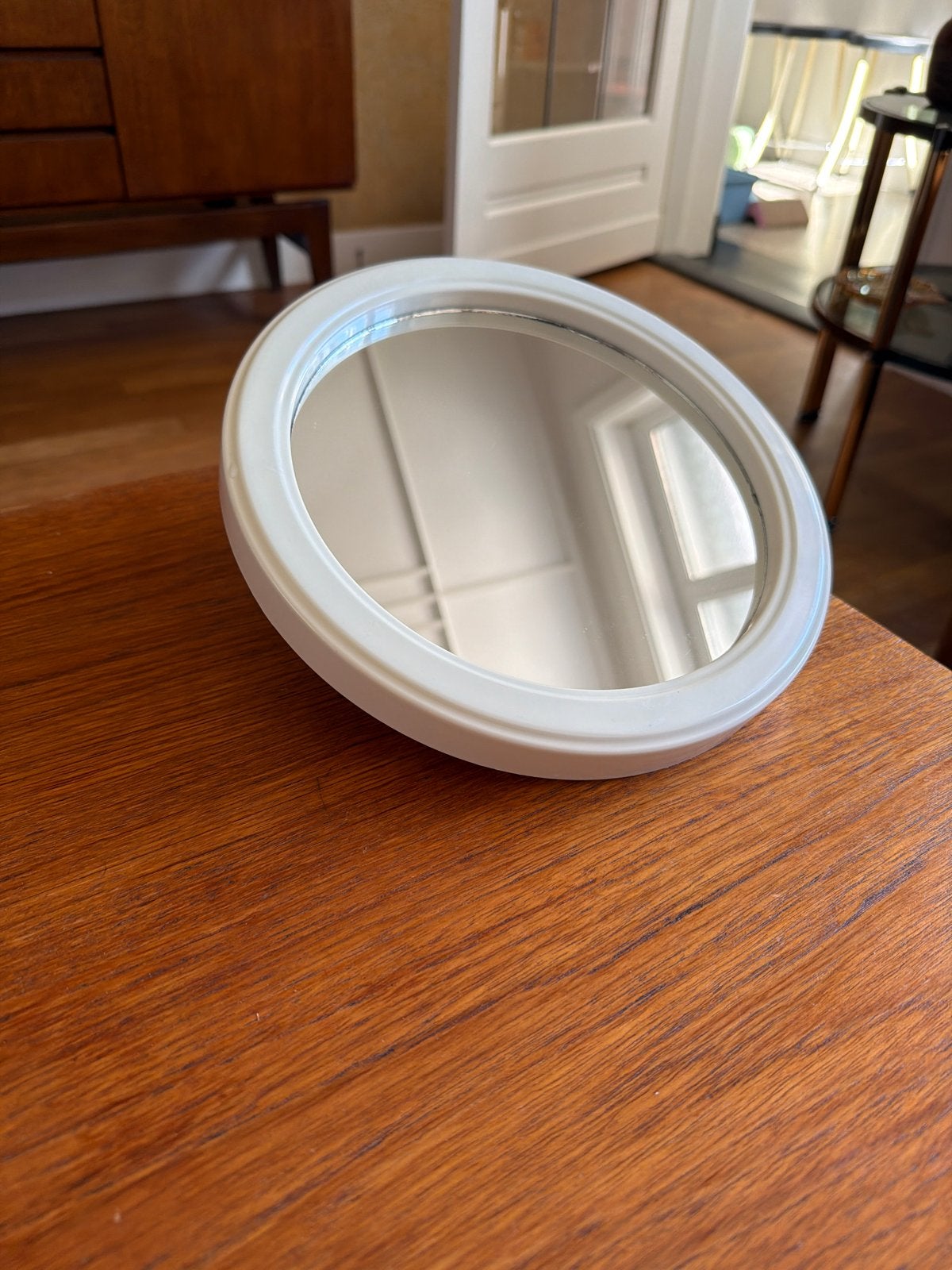 Vintage ronde witte kunststof spiegel voor badkamer/toilet, Ophalen of Verzenden, Rond, Minder dan 50 cm, Minder dan 100 cm