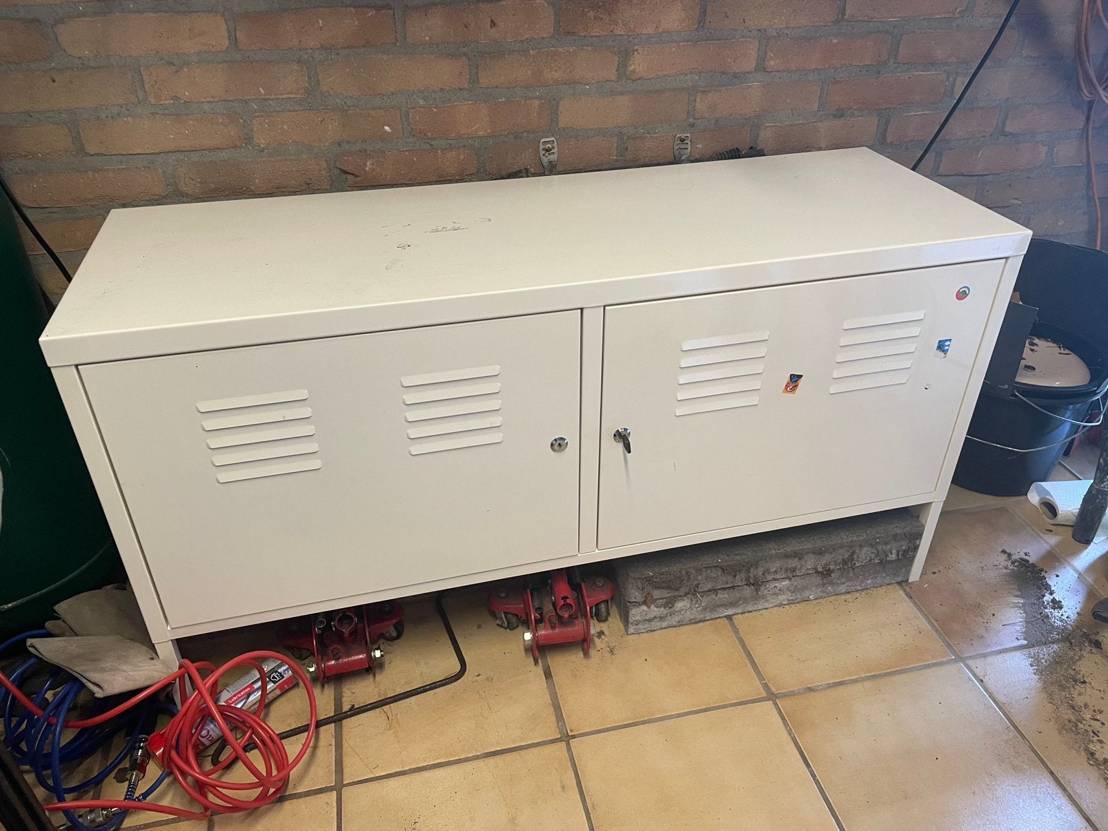 Witte metalen locker kast Ikea 2 deuren, Huis en Inrichting, Ophalen, Gebruikt
