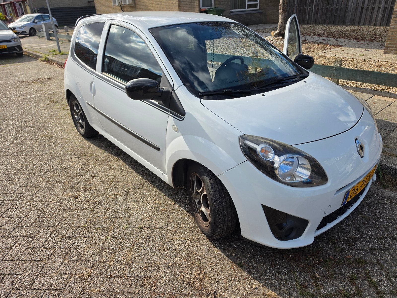 Renault Twingo 1.2 16V 2011 Wit, Auto's, 839 kg, 74 pk, 4 cilinders, 4 stoelen