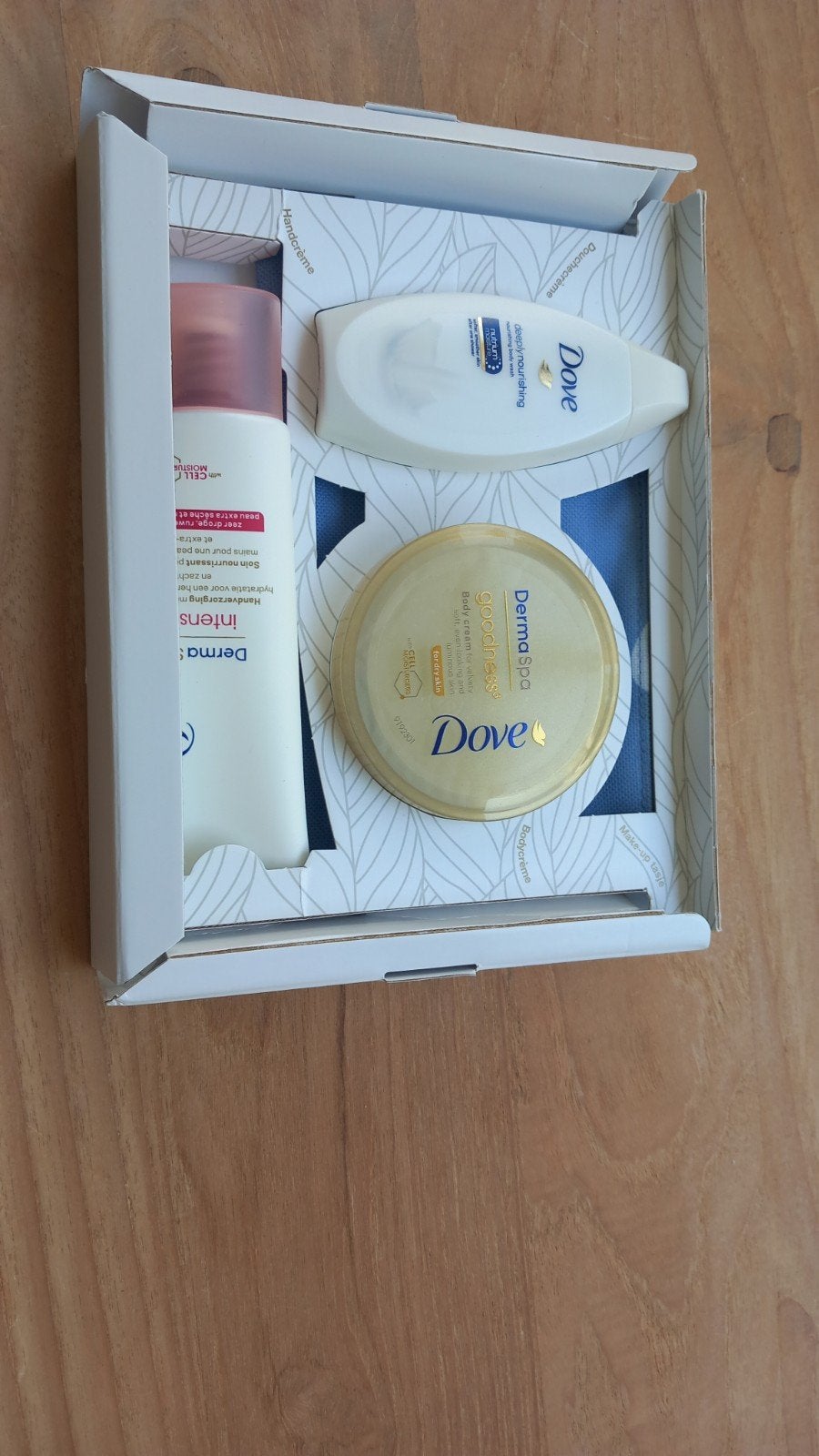 DOVE Douchecrème, Handcrème, Bodycrème & Make-up Tasje, Ophalen of Verzenden, Nieuw, Bad & Douche