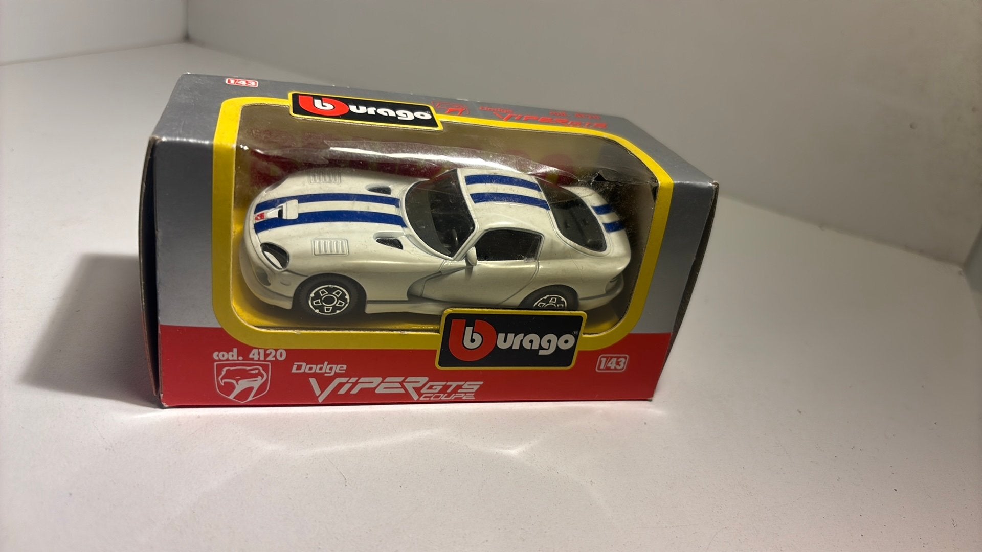 Dodge viper gts bburago 1.43