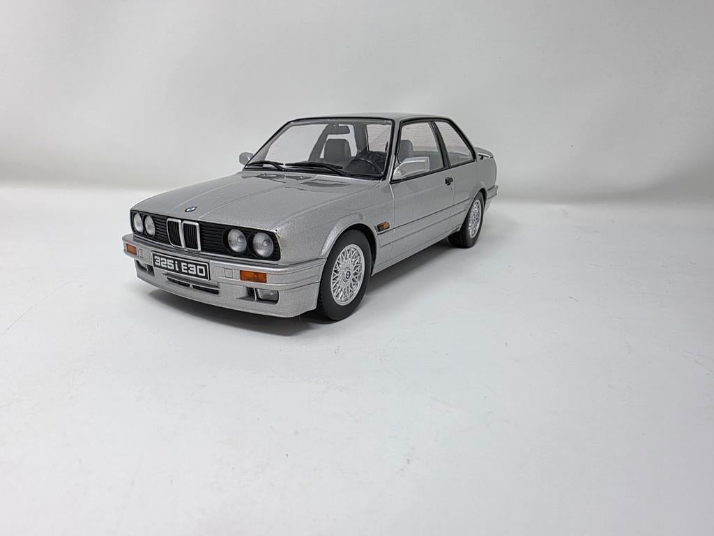 Bmw 325i E30 M-Paket 1988 1:18 in OVP, Ophalen of Verzenden, Zo goed als nieuw, Overige merken