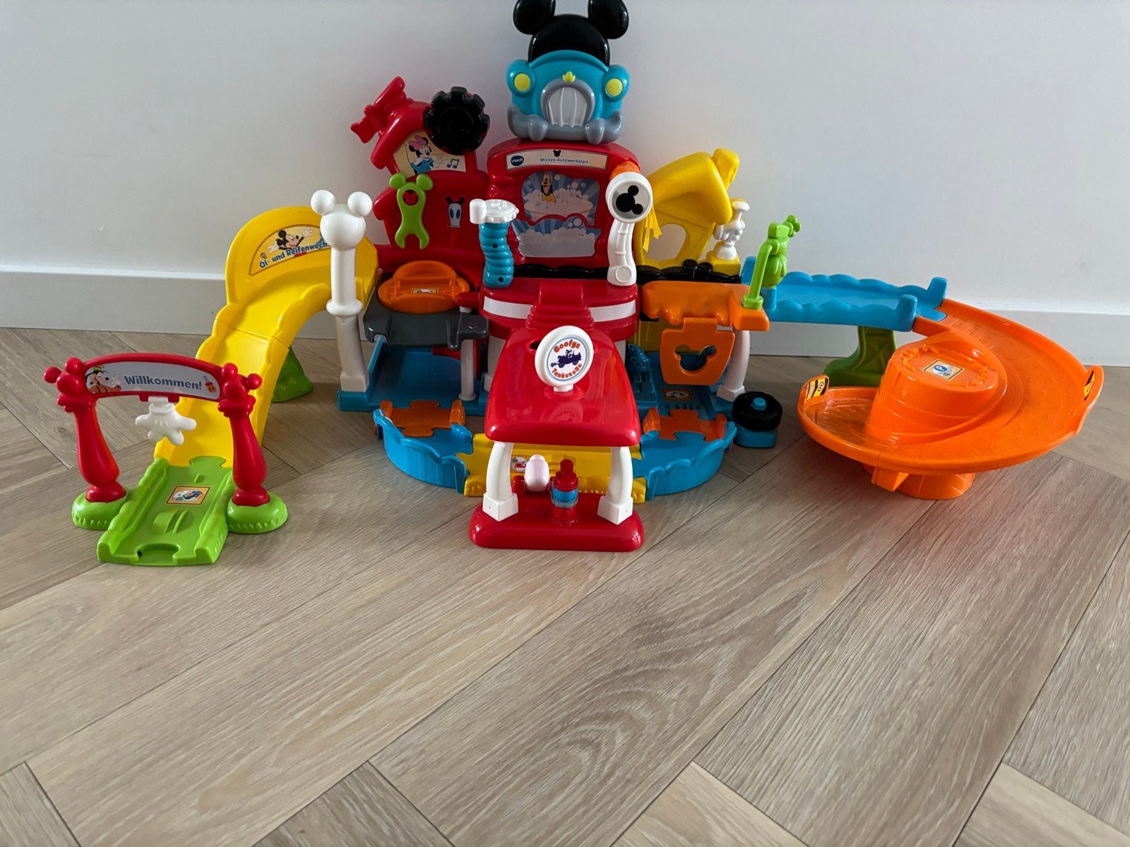 VTech Toet Toet Auto's Mickey Mouse Garage, Ophalen, Zo goed als nieuw, Auto, Met geluid