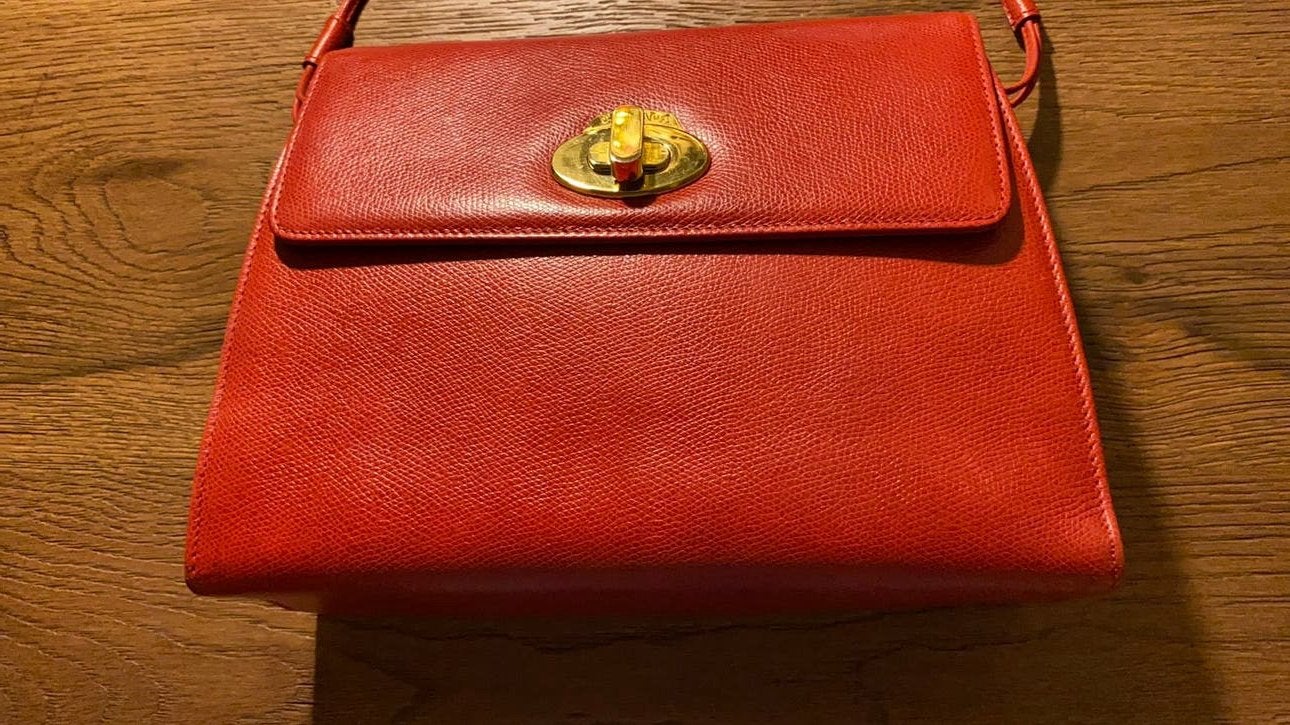 Escada rode Designer handtas met gouden sluiting, Sieraden, Tassen en Uiterlijk, Tassen | Damestassen, Ophalen of Verzenden, Gebruikt