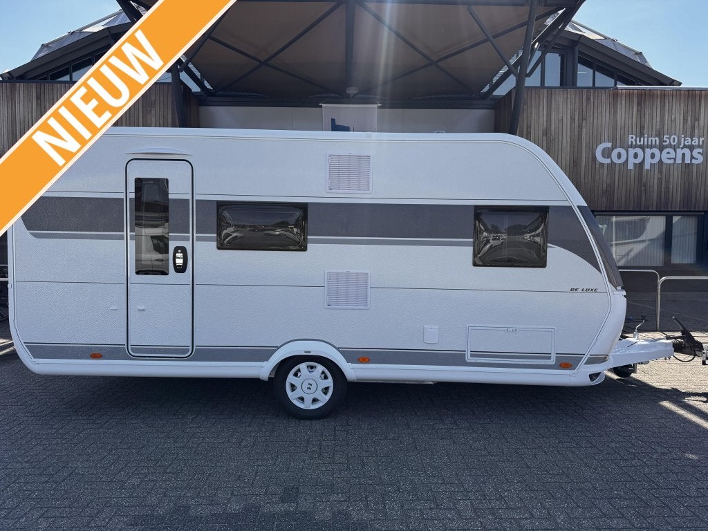 Hobby De Luxe 490 KMF 1750KG + LED pakket 3000,- VOORDEEL!, Caravans en Kamperen, Overige typen, Koelkast, Hobby, Bedrijf