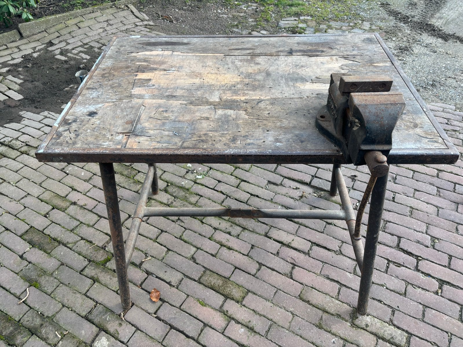 Robuuste Lastafel / Werkbank met Bankschroef - Inklapbaar, Doe-het-zelf en Verbouw, Ophalen, Gebruikt, 70 tot 120 cm, Bankschroef