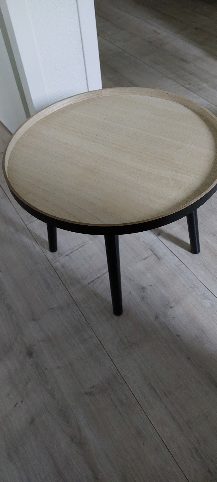 Ronde salontafel met houten blad en zwarte poten, Minder dan 45 cm, Rond, Zo goed als nieuw, Modern