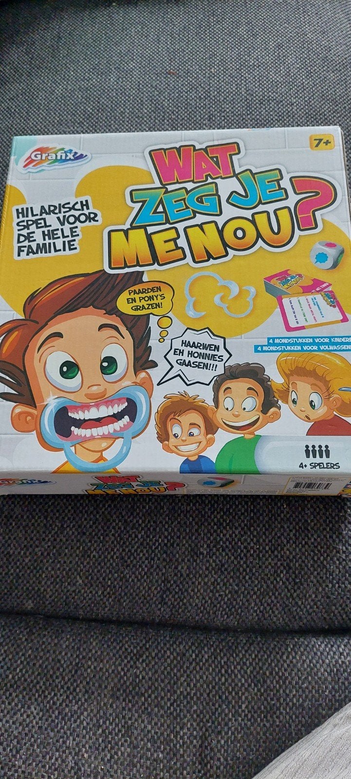 Wat Zeg Je Me Nou? - Hilarisch familiespel, Drie of vier spelers, Ophalen of Verzenden, Zo goed als nieuw, Grafix