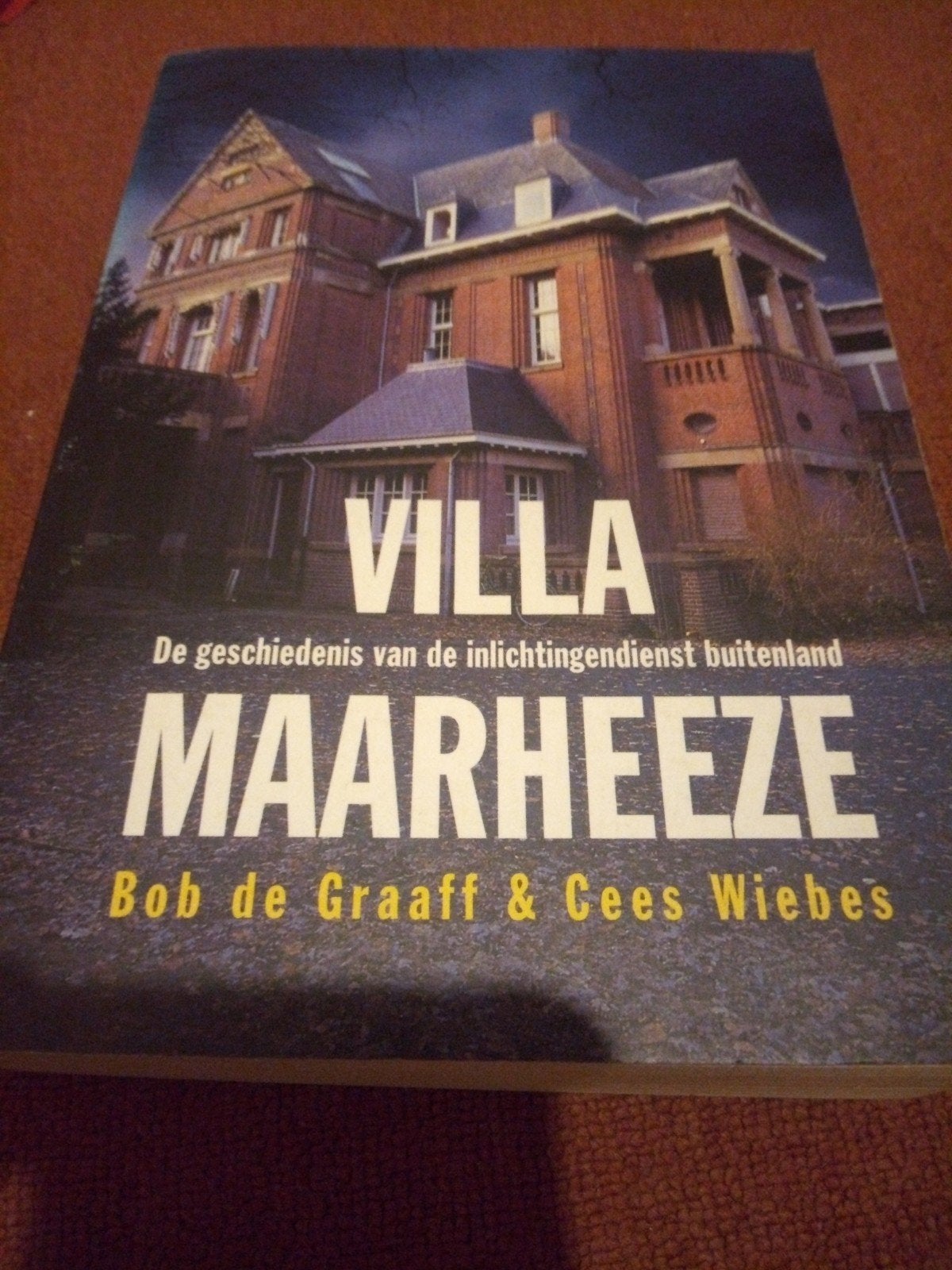 Villa Maarheeze: Geschiedenis Inlichtingendienst Buitenland, Boeken, Verzenden, 20e eeuw of later, Gelezen, Bob de Graaff & Cees Wiebes