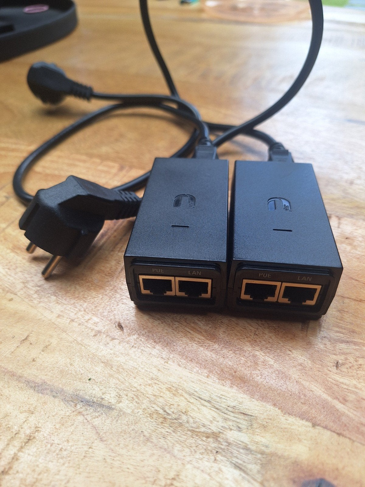 Ubiquiti PoE Injector GP-A240-050 (2 stuks), Computers en Software, Netwerk switches, Ophalen of Verzenden, Gebruikt