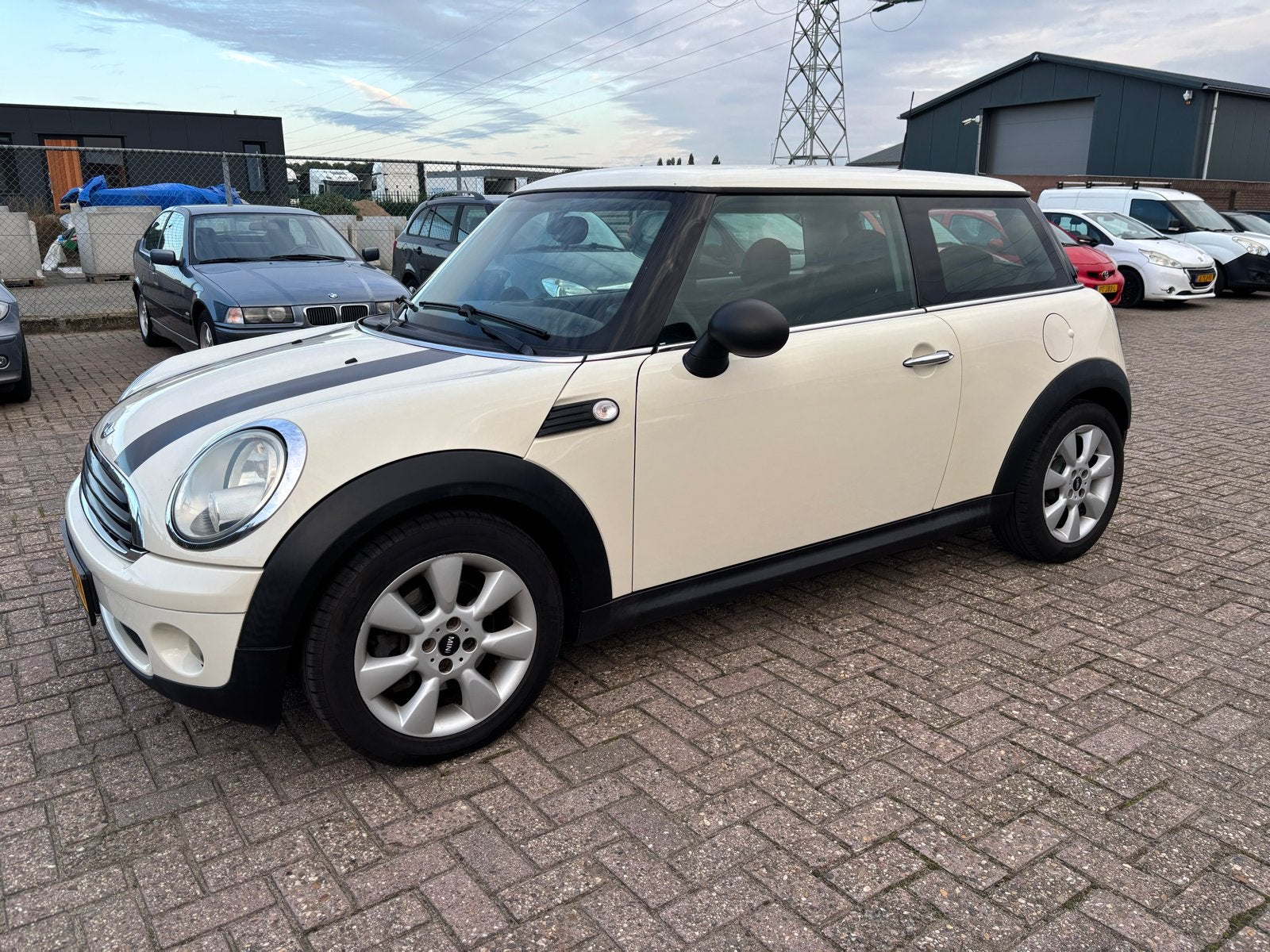 Mini (r56) 1.4 95pk 2009 Wit, Auto's, Voorwielaandrijving, Stof, 4 stoelen, Origineel Nederlands