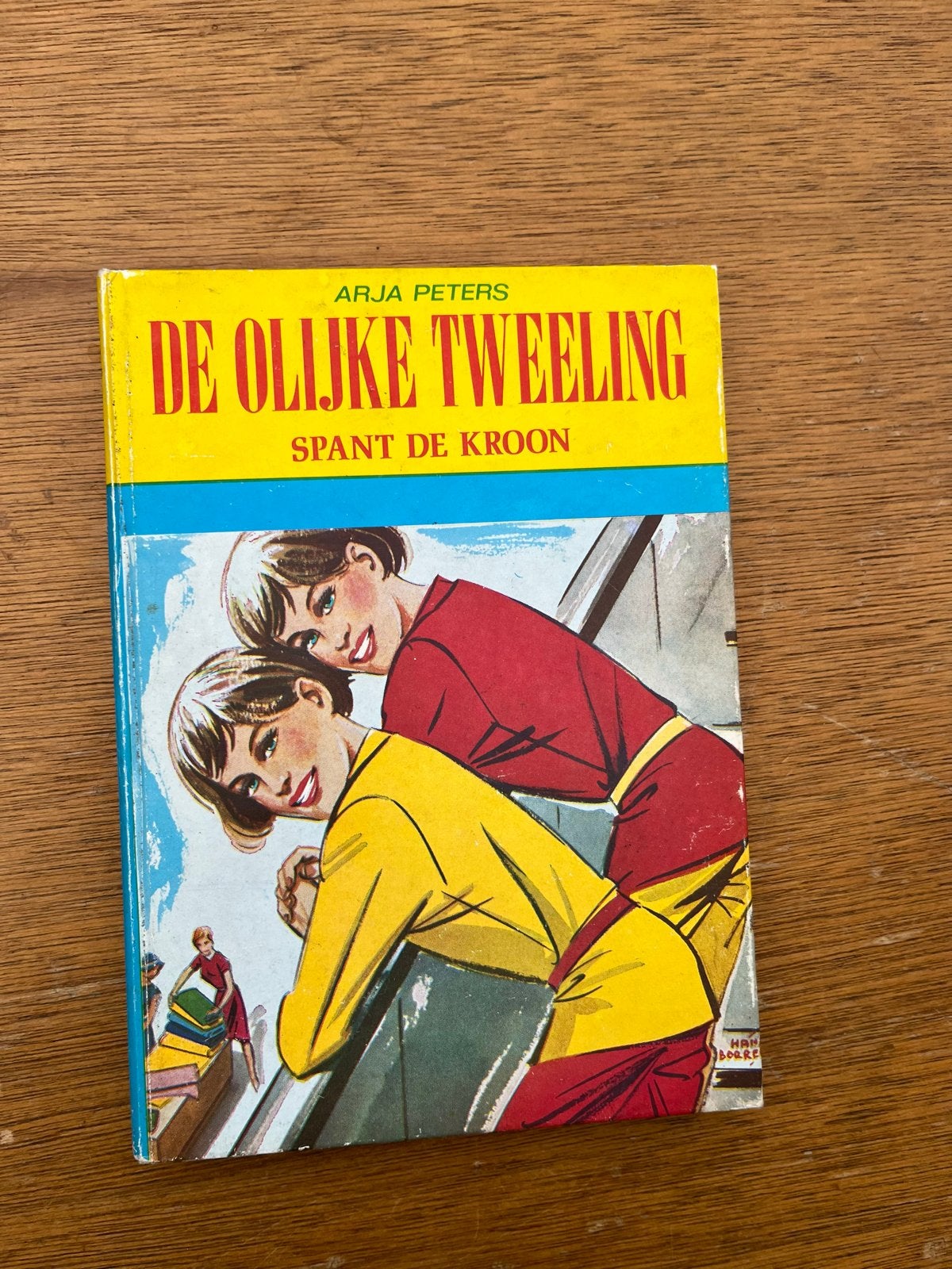 De Olijke Tweeling Spant de Kroon - Arja Peters, Boeken, Ophalen of Verzenden, Gelezen, Fictie