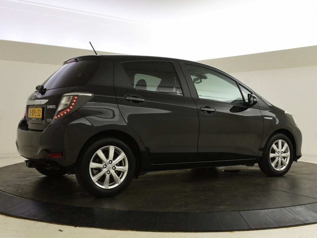 Toyota Yaris 1.5 Hybrid Dynamic | Navigatie | Camera | Trekh, Auto's, Automaat, 4 cilinders, 100 pk, Bedrijf