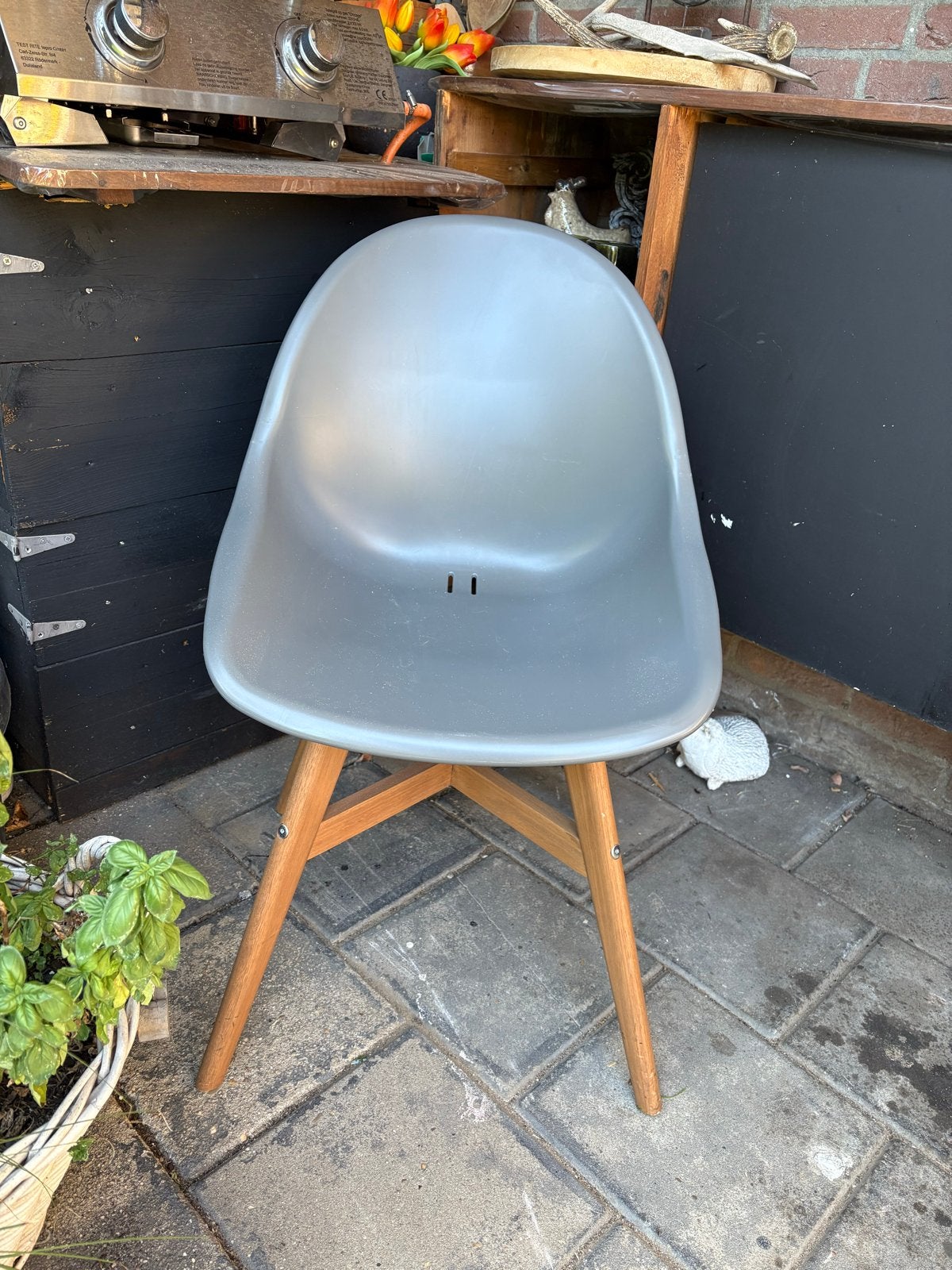 2x grijze stoelen met houten poten, Ophalen, Gebruikt, Twee, Grijs