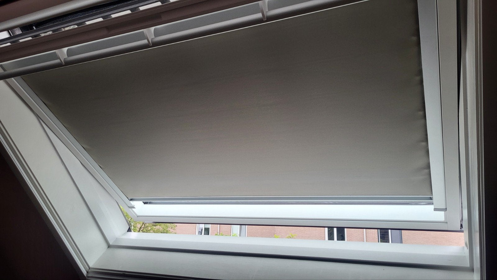 2x Verduisterende rolgordijnen voor Velux dakramen, Minder dan 100 cm, Ophalen of Verzenden, Zo goed als nieuw, Minder dan 100 cm