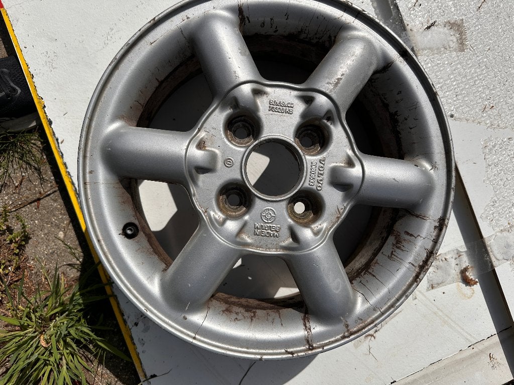 1 maal volvo velg, Ophalen