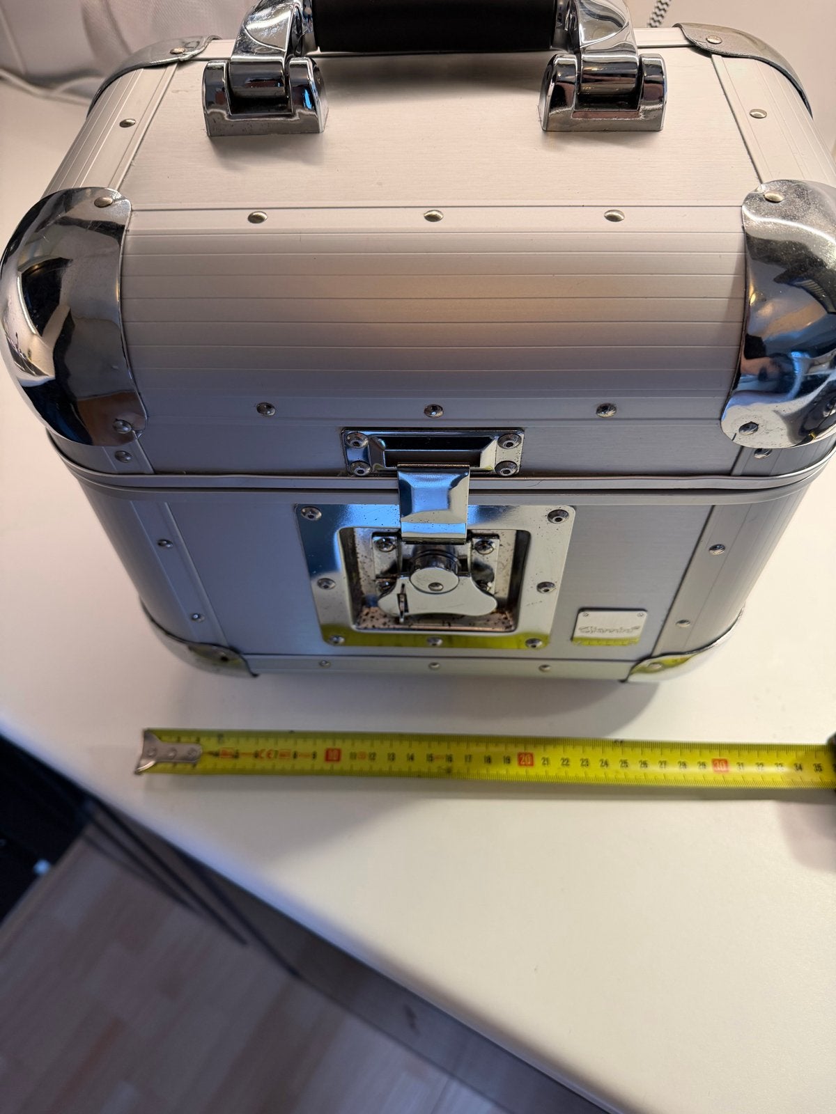 Giannini Hardcase Koffer - Zilverkleurig met vlinderslot, Gebruikt, Ophalen of Verzenden, Grijs, Met slot