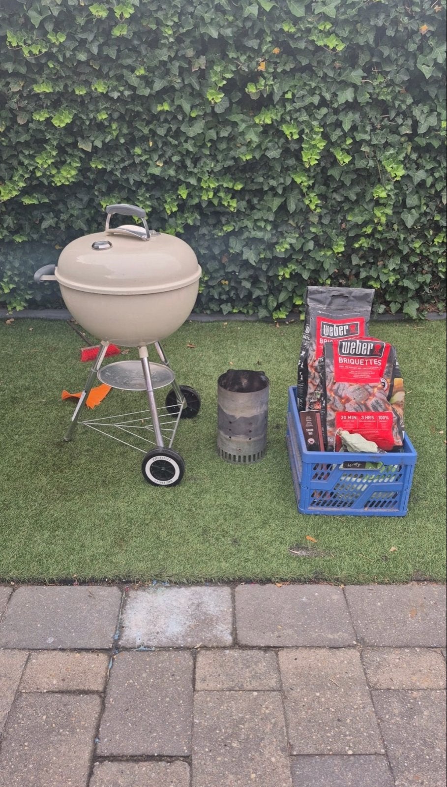 Weber BBQ met brikettenstarter en briketten, Ophalen of Verzenden, Gebruikt
