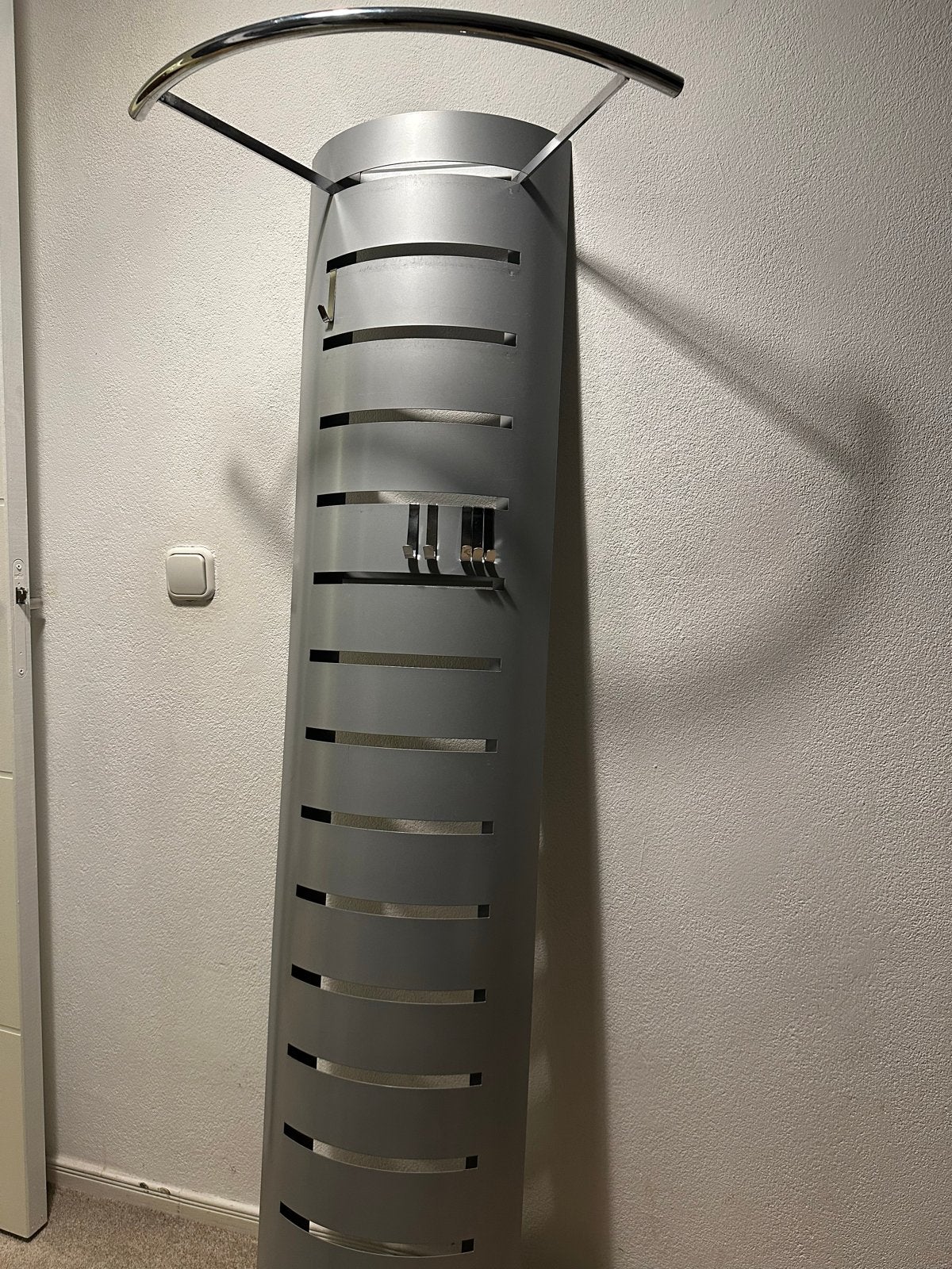 Moderne metalen wandkapstok, Huis en Inrichting, Wandkapstok, Gebruikt, Ophalen of Verzenden, Metaal