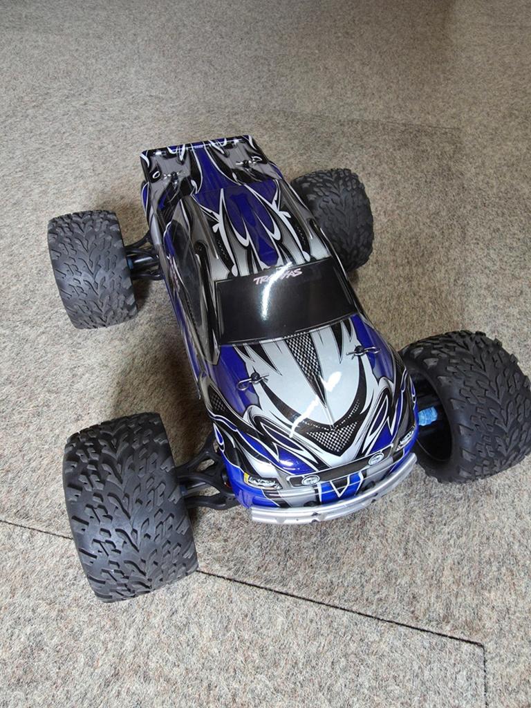 Traxxas E-maxx, Hobby en Vrije tijd, Modelbouw | Radiografisch | Auto's, Elektro, Auto offroad, Ophalen of Verzenden, Zo goed als nieuw