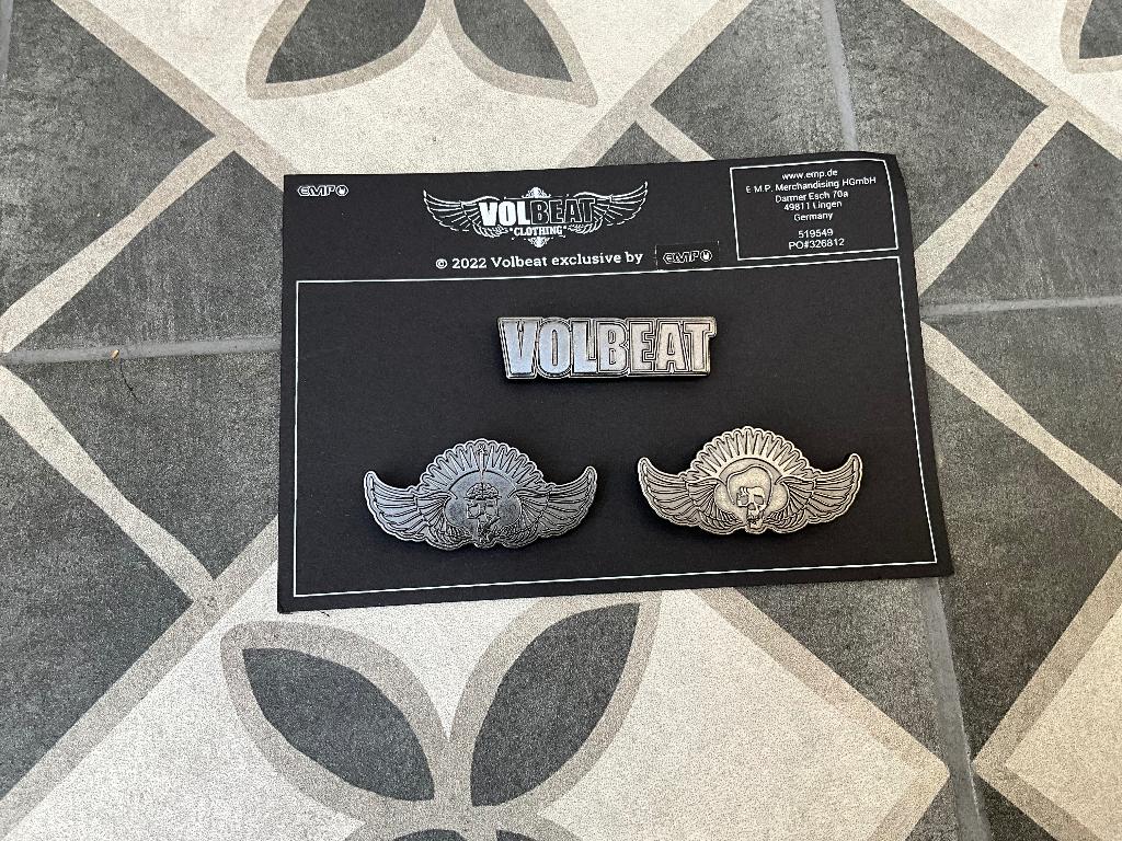 3 Verschillende speldjes/pin,s van Volbeat zie foto, 3 Verschillende speldjes/pin,s van Volbeat zie foto, Nieuw, Ophalen of Verzenden