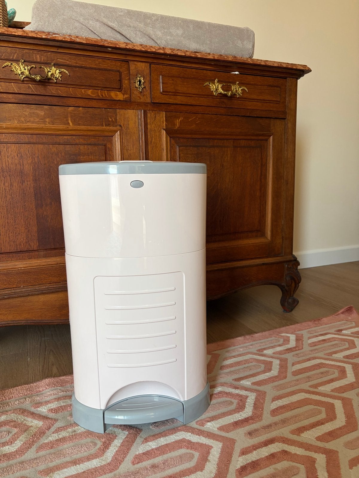 Korbelt luieremmer 16 liter - Roze/Grijs, Huis en Inrichting, Woonaccessoires | Prullenbakken, Ophalen, Kunststof, Gebruikt, Met pedaal