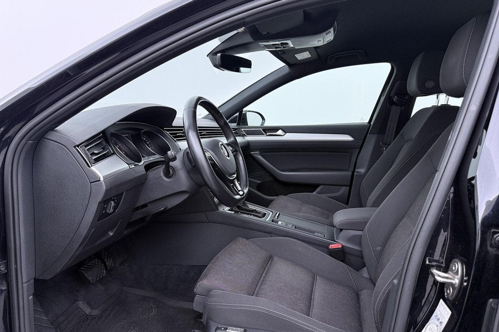 Volkswagen Passat Variant 1.8 TSI Business Edition R | ACC |, Auto's, Volkswagen, 4 cilinders, 179 pk, Zwart, 1405 kg