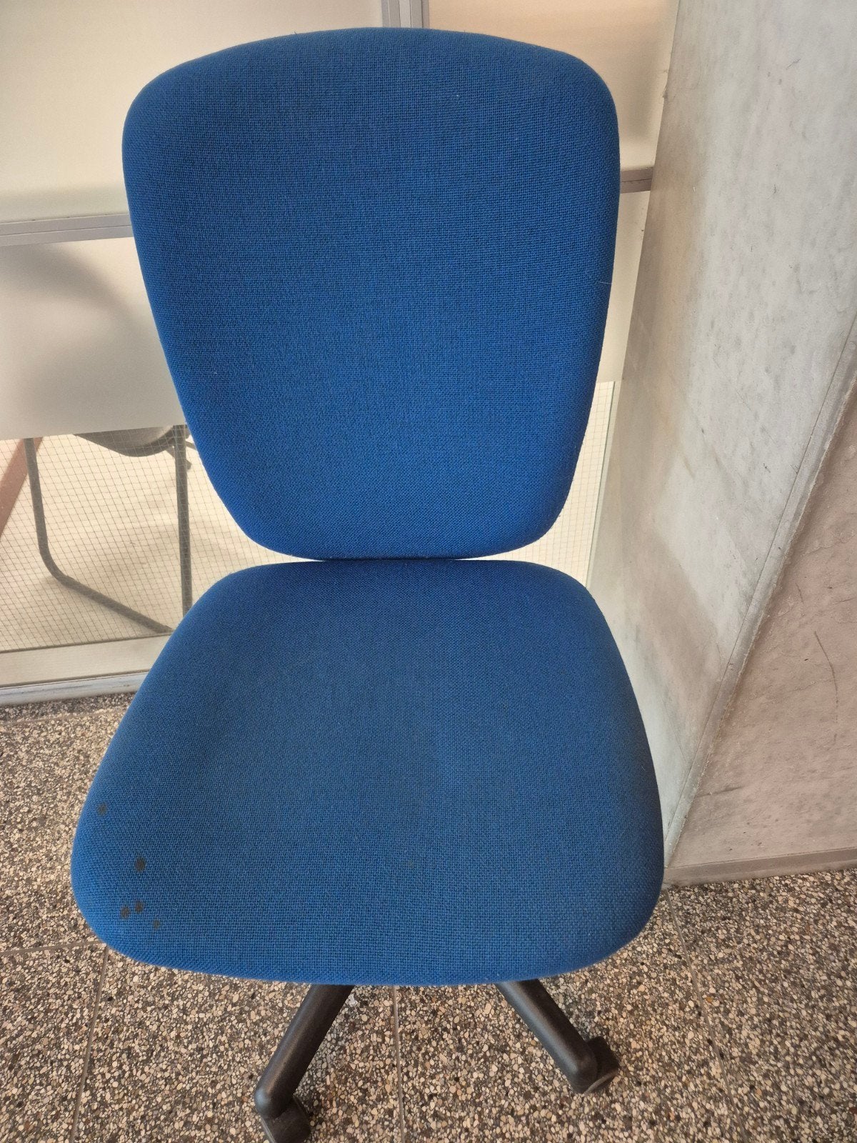 Blauwe bureaustoel met wielen, Ophalen, Gebruikt, Blauw, Metaal