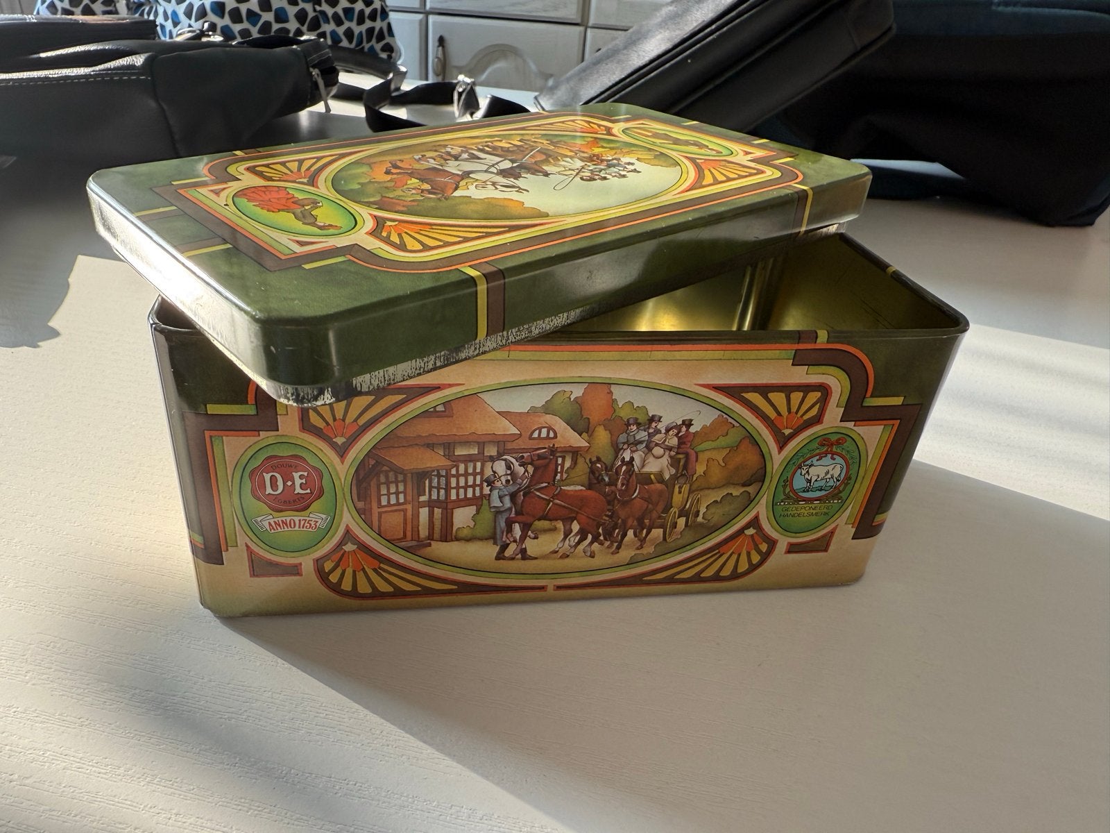 Vintage Douwe Egberts blik met koetsafbeelding, Ophalen of Verzenden