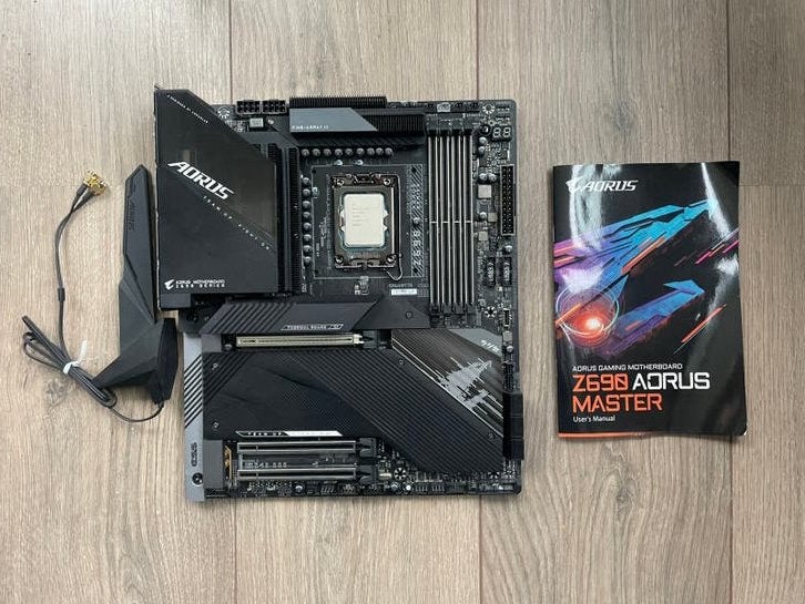 ≥ Gigabyte Aorus Z690 Master + intel Core i7 13700K